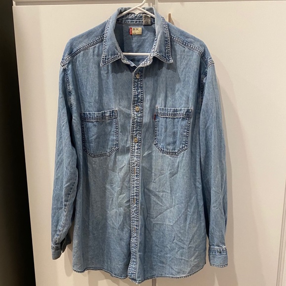 Levi's Other - Men's Size Large Like new Classic Levi denim shirt